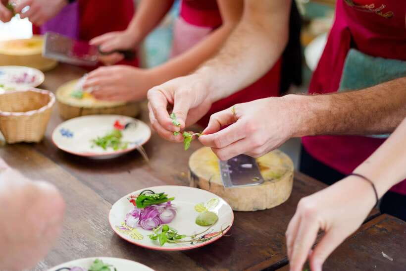 Vegetarian Hanoi Cooking Class: Master Vietnamese Cuisine - The local-home setting and shared meal