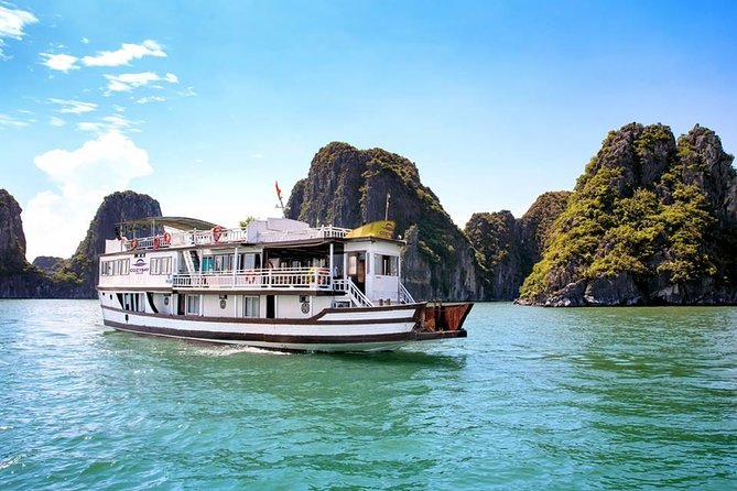 Venezia cruises - Kayking, Biking - 2D1N in less tourist areas - Kayaking around caves and small islets