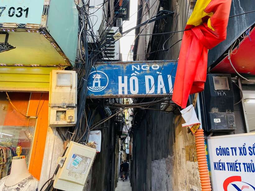 Vietnam War: Uncovering Hanoi's Untold Stories - Cho Gioi, Hanoi’s former black market